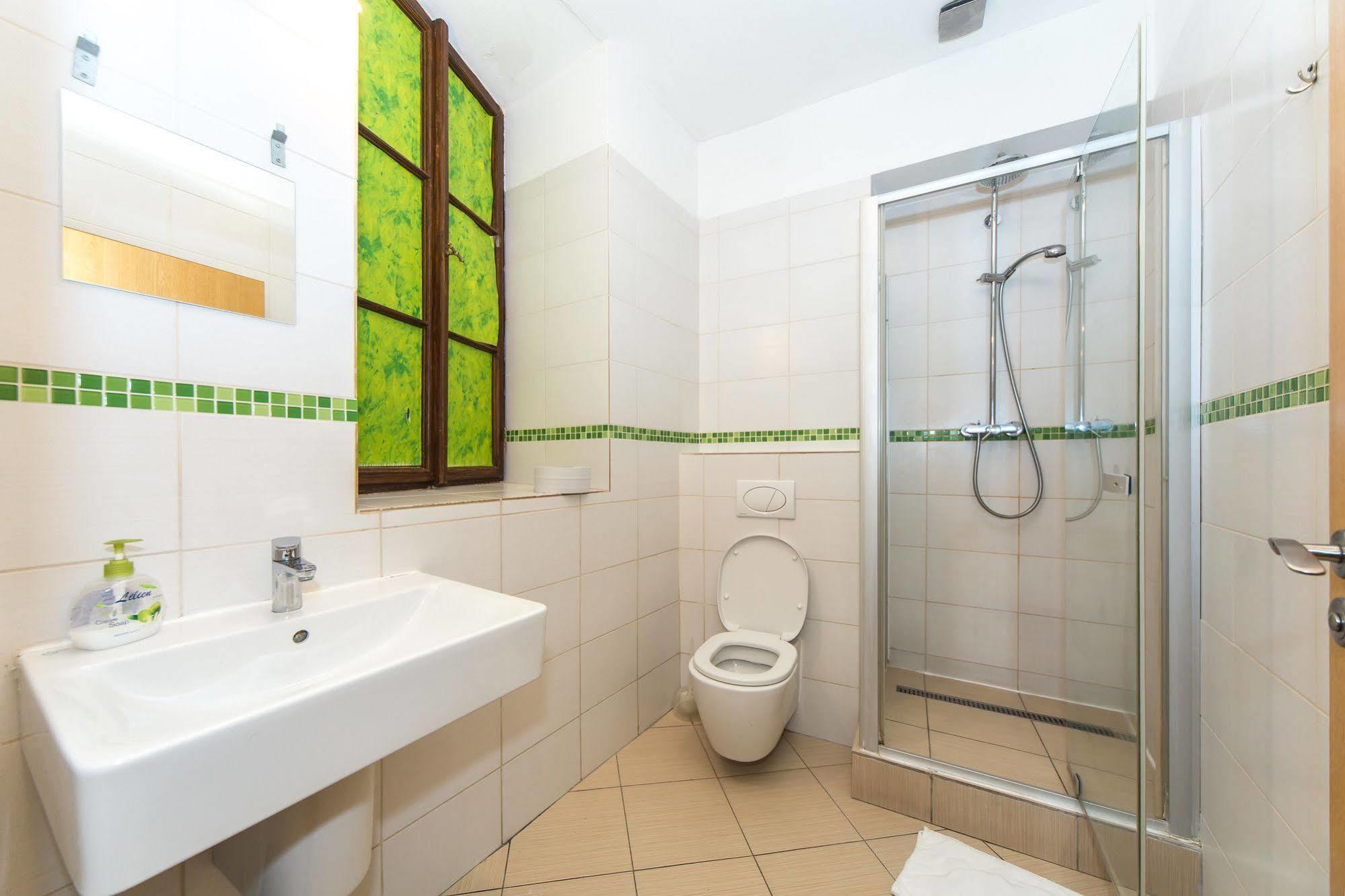 Orange Albergue *